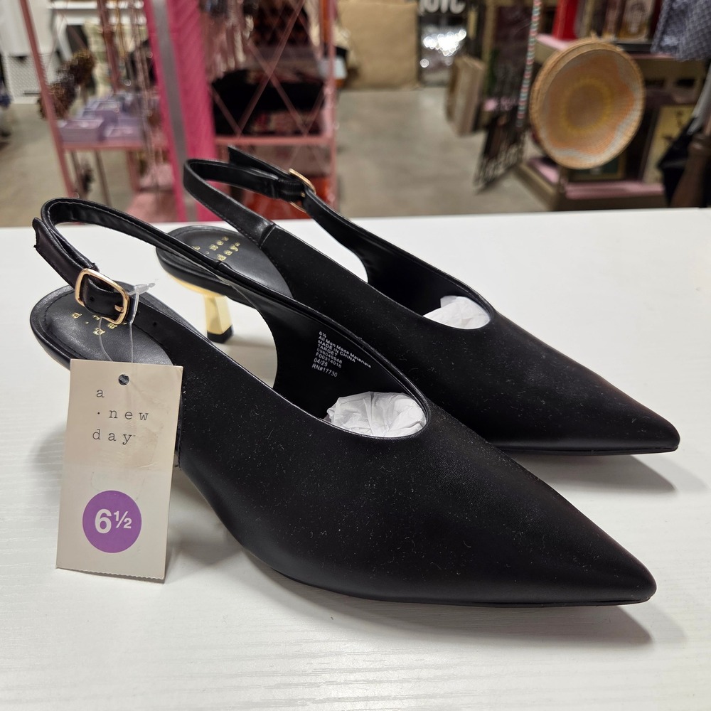 A New Day Samantha Black Slingback Pointed Toe Gold Kitten Heel Pumps 6.5